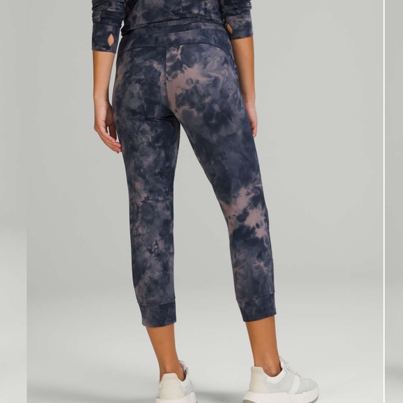 Lululemon Ready to Rulu Jogger Crop. Size 6 - Picture 2 of 11
